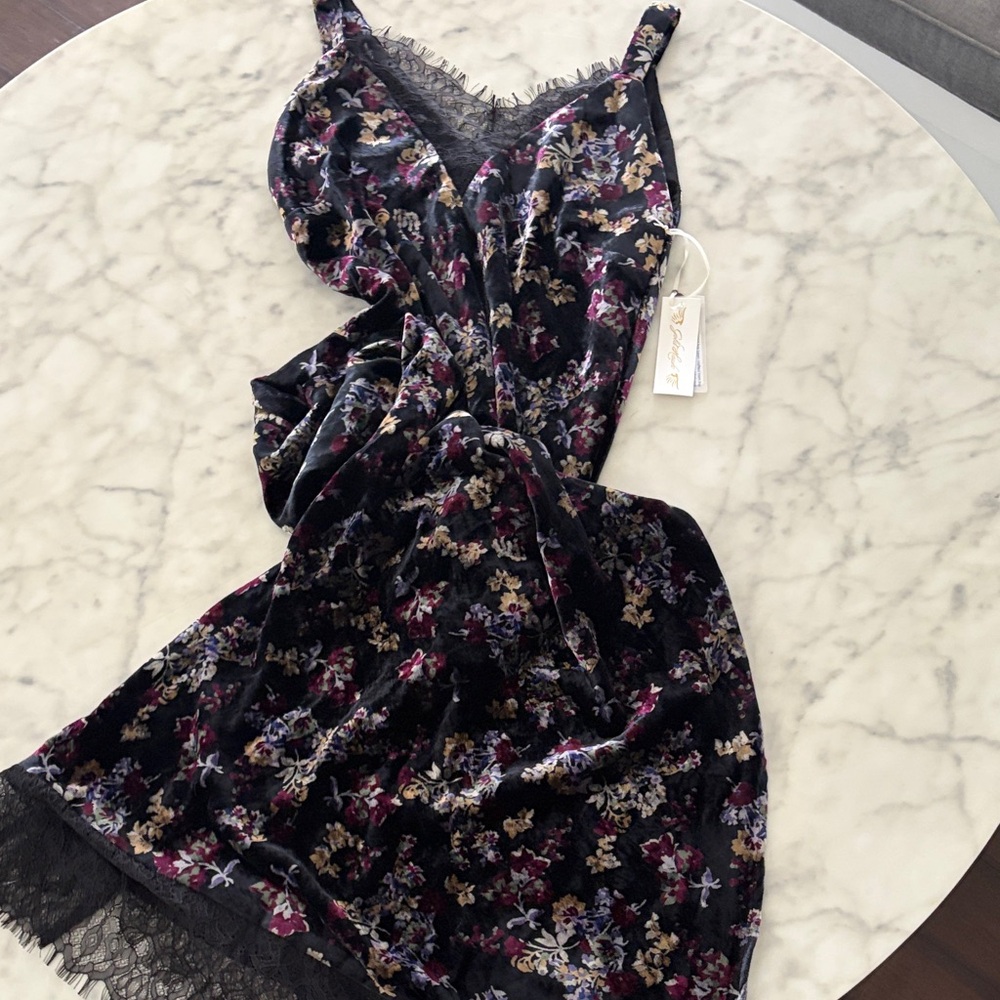 Gold Hawk Floral Velvet Maxi Dress in Black w/ Jewel Tones.  SMALL. *NWT*
